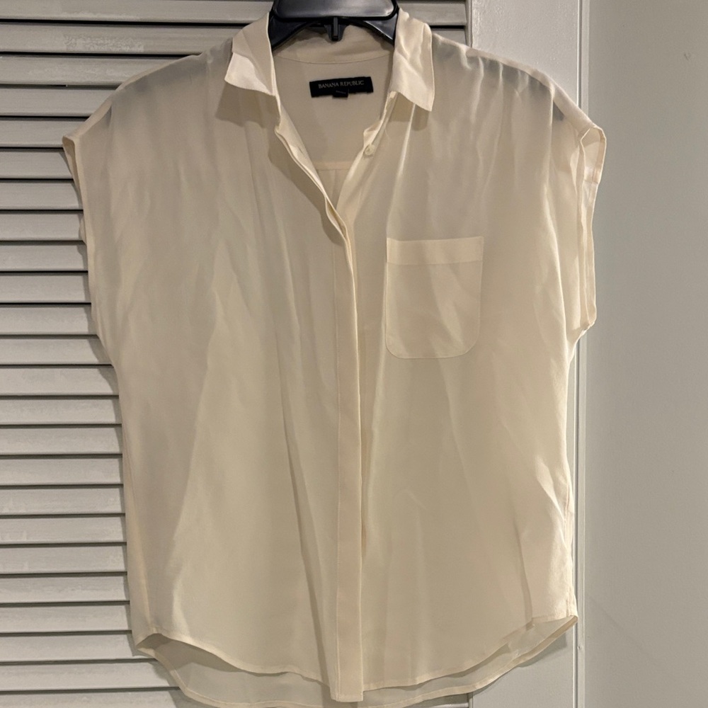 Banana Republic Ivory Cap Sleeve Blouse